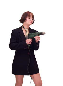 帶鉆頭的年輕女子。白色隔離