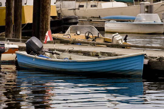 藍(lán)色的加拿大船