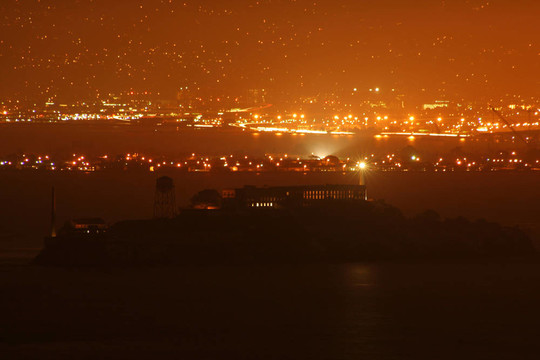 惡魔島的深夜