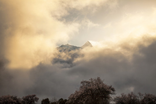 雪山奇觀