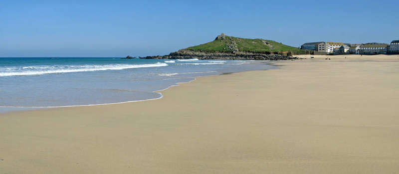 在圣艾夫斯的海灘沙質(zhì)porthmeor盡收眼底；英國康沃爾。