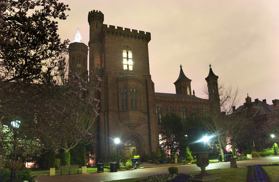 史密森城堡花園晚上華盛頓