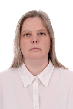 女人在白