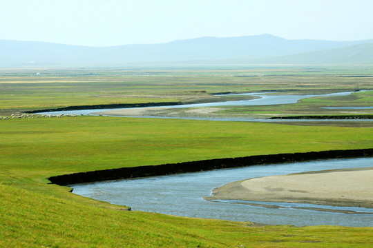 草原河流