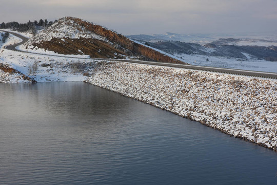 山區(qū)水庫；壩風(fēng)路