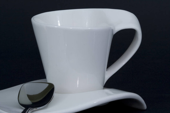 現(xiàn)代茶杯