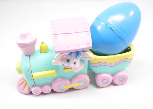 玩具復(fù)活節(jié)火車和雞蛋。