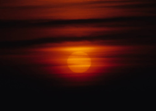 戲劇性的夕陽紅