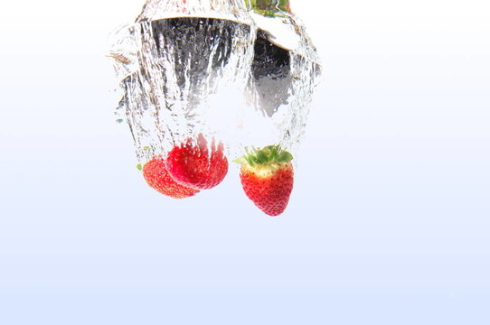 在水strawbarry水果