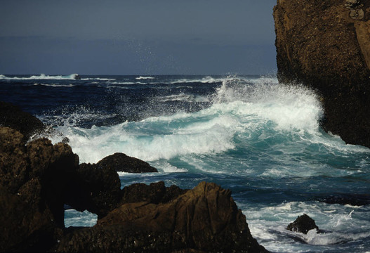 海岸波浪破碎