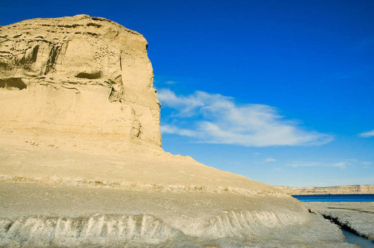 懸崖邊的懸崖邊。