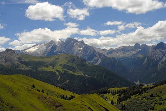 意大利；Dolomites
