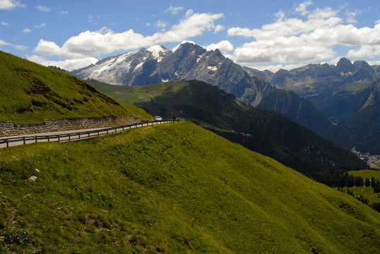 意大利；Dolomites