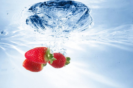 在水strawbarry水果