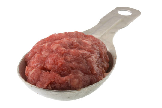 地面的野牛肉湯匙