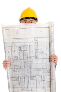 具有建筑藍(lán)圖的男建筑師