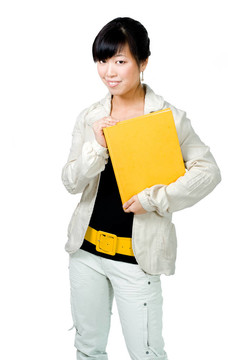 帶黃色書和帶的亞洲女人