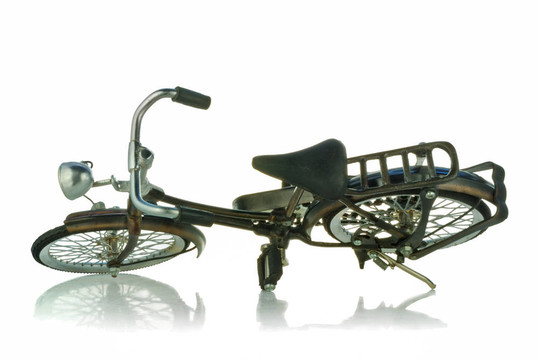 一個玩具自行車