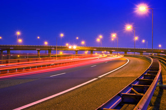 高速公路夜間