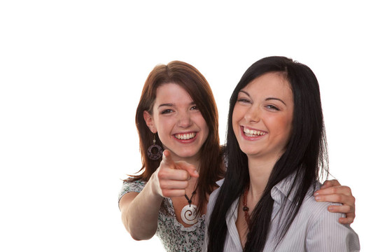 兩個(gè)年輕的女人笑了起來(lái)