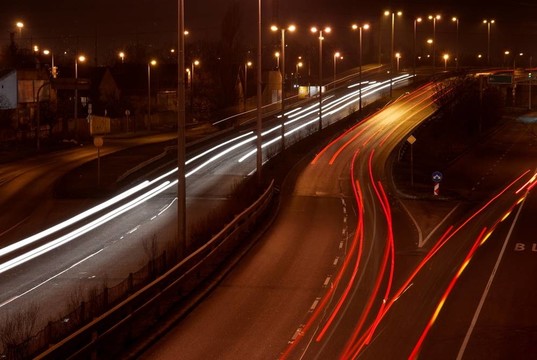 夜晚的公路