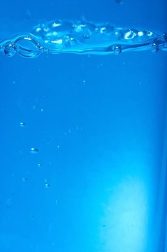 水