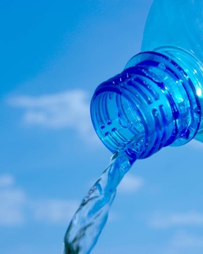 水