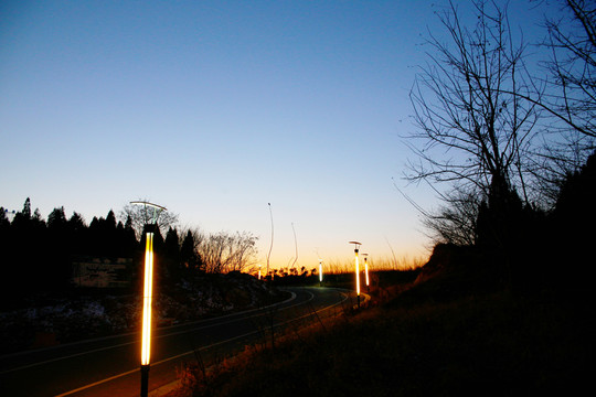黃昏夜空 路燈