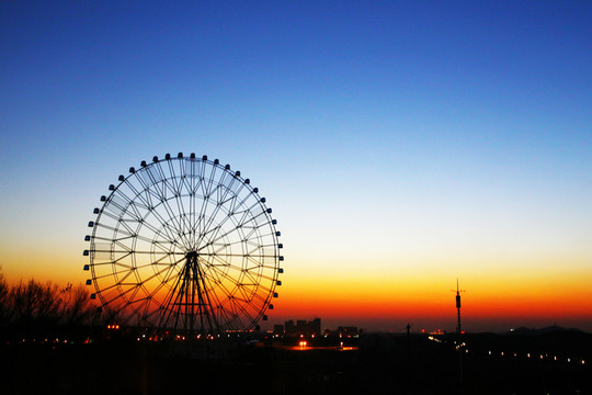 靜美夕陽 天際線 摩天輪