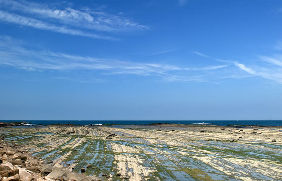 綠巖大地與藍(lán)天