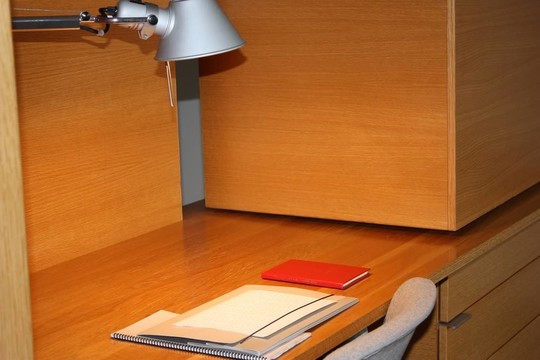 房間書桌上的工作