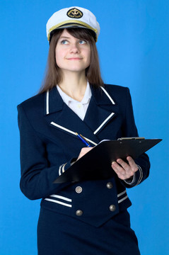 穿海制服的女孩