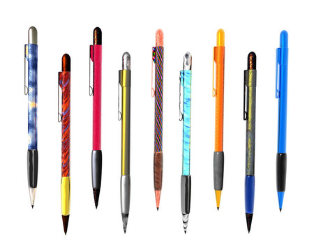 白色背景上的9色筆