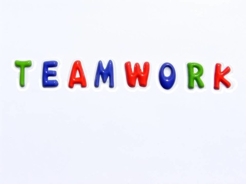 由單字母的團(tuán)隊(duì)合作