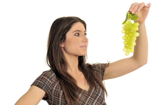 年輕女人葡萄