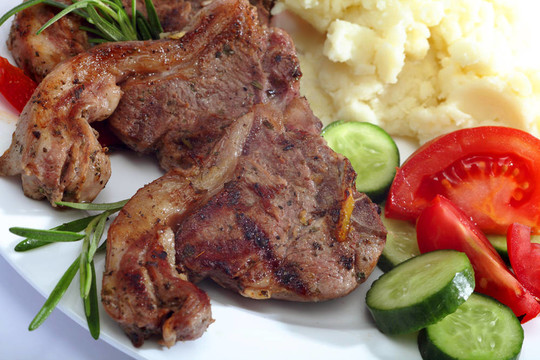 羔羊排骨飯?zhí)貙? style=