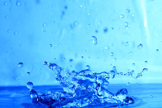 水濺濕了