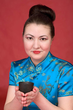 日本女孩的茶杯