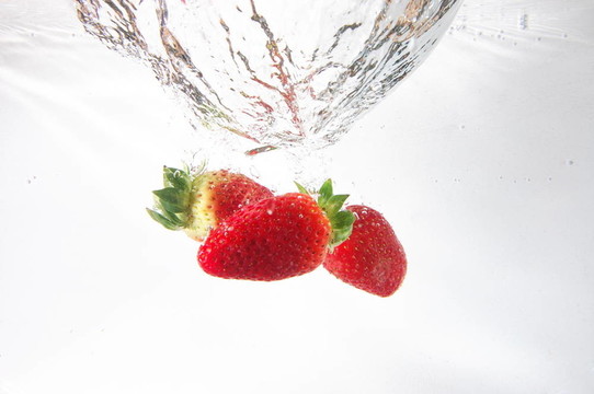 在水strawbarry水果
