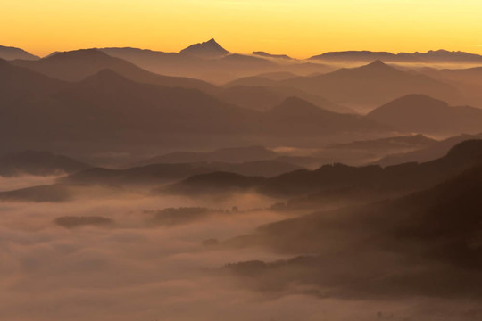霧山