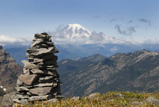在山路上的Cairn