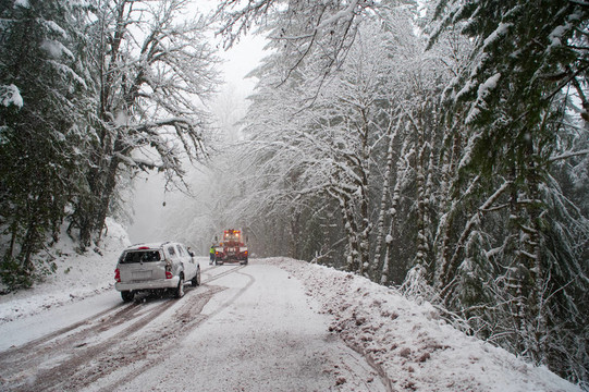 雪地里的汽車事故