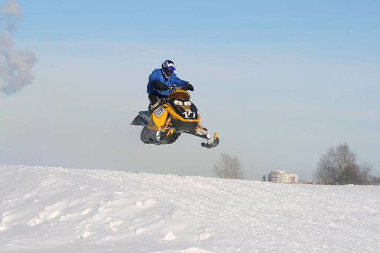 雪上飛飆