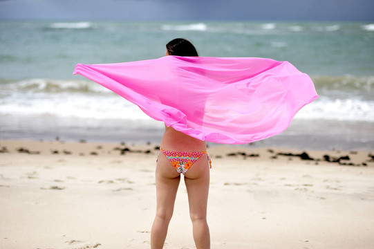 海灘上的漂亮女人
