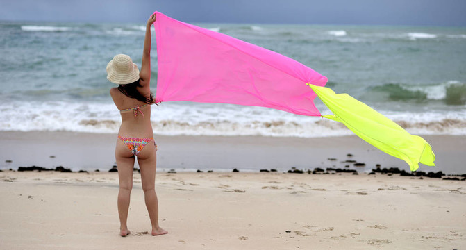 海灘上的漂亮女人