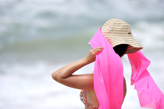 海灘上的漂亮女人