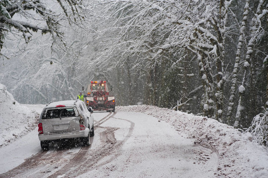 雪地里的汽車事故