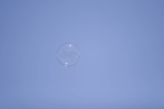 泡泡和藍(lán)色的天空