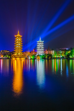 不同背景燈光的桂林日月雙塔夜