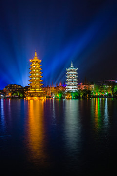 不同背景燈光的桂林日月雙塔夜